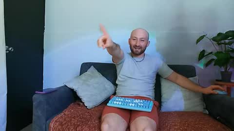 Holly and Honey online show from 11/12/25, 09:58