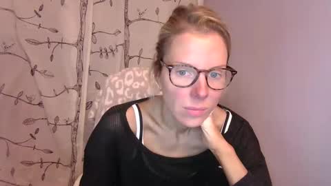 Snapshot of holly_bourbon chatting on 12/02/25, 02:28 holly_bourbon online show from 12/02/25, 02:28
