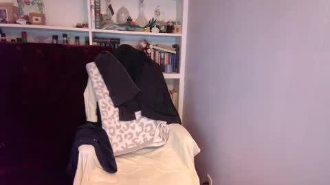 Snapshot of holly_bourbon chatting on 03/18/26, 11:19 holly_bourbon online show from 03/18/26, 11:19