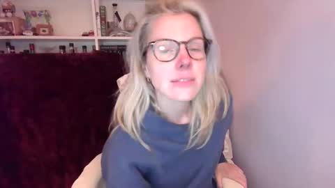 Snapshot of holly_bourbon chatting on 04/07/26, 12:55 holly_bourbon online show from 04/07/26, 12:55
