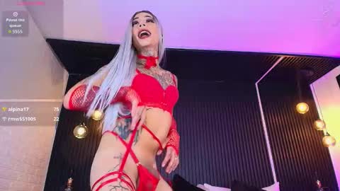 Snapshot of holly_kat chatting on 10/26/25, 06:25 April online show from 10/26/25, 06:25