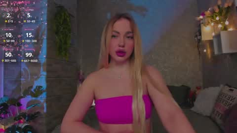holly_molly8 online show from 04/14/26, 03:40