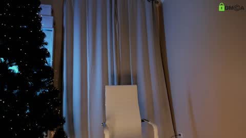 hollyextra online show from 12/19/24, 08:55