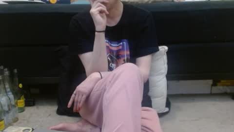 Holly Hawkes online show from 02/12/25, 01:41