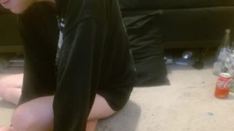 Snapshot of hollyhawkes chatting on 04/18/26, 10:43 Holly Hawkes online show from 04/18/26, 10:43