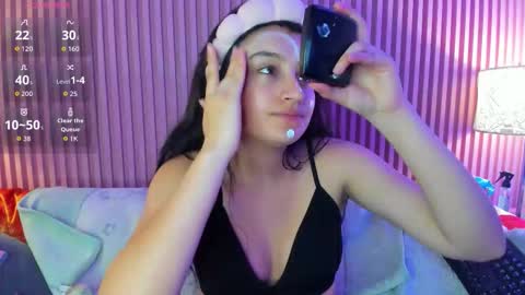 Snapshot of hollyhill_ chatting on 10/10/25, 11:31 Holly online show from 10/10/25, 11:31