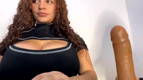 Snapshot of hollykoff chatting on 01/29/25, 07:15 space online show from 01/29/25, 07:15