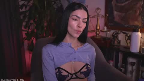 Snapshot of hollylinder_ chatting on 06/14/26, 01:47 Holly Linder online show from 06/14/26, 01:47