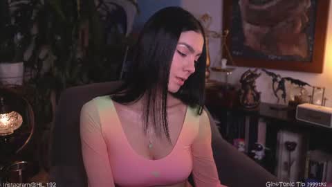 Snapshot of hollylinder_ chatting on 06/20/26, 02:14 Holly Linder online show from 06/20/26, 02:14
