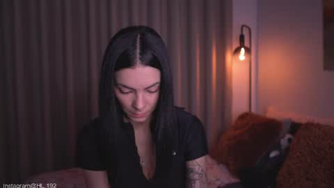 Snapshot of hollylinder_ chatting on 06/25/26, 01:49 Holly Linder online show from 06/25/26, 01:49