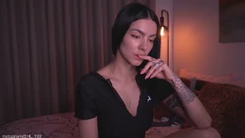 Snapshot of hollylinder_ chatting on 06/25/26, 05:12 Holly Linder online show from 06/25/26, 05:12