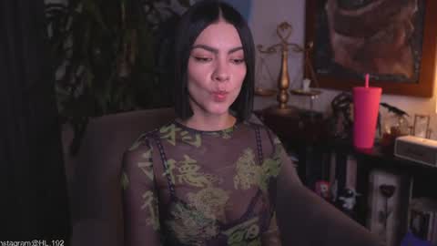Snapshot of hollylinder_ chatting on 06/29/26, 12:39 Holly Linder online show from 06/29/26, 12:39