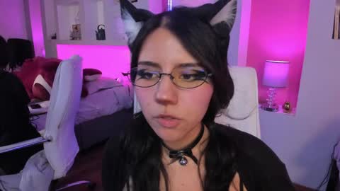 hollypeach_ online show from 04/13/26, 08:14