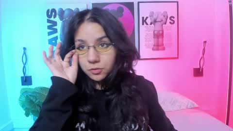Snapshot of hollypeach_ chatting on 06/07/26, 03:16 hollypeach_ online show from 06/07/26, 03:16