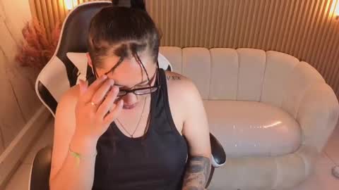 Holly  online show from 11/19/25, 01:16