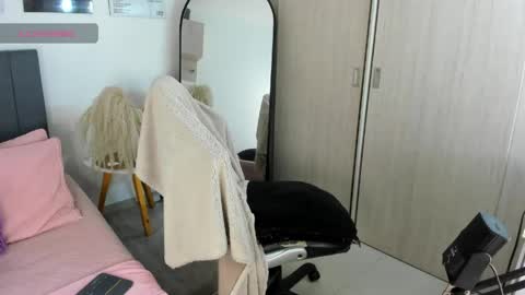  holly princess mermaid  online show from 05/04/26, 03:24