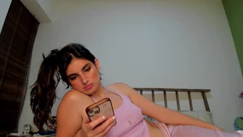 hollyshit_ online show from 12/07/24, 01:14