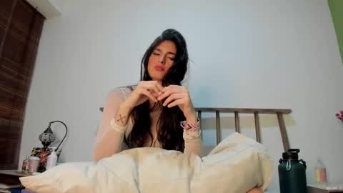 hollyshit_ online show from 01/17/25, 01:36