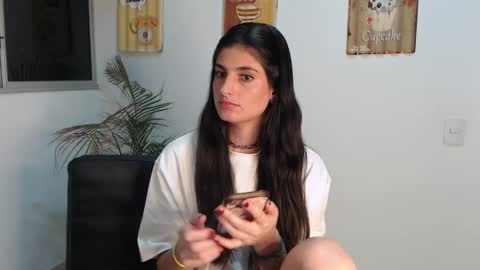 hollyshit_ online show from 02/04/25, 01:23