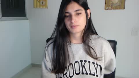 hollyshit_ online show from 02/14/25, 12:09