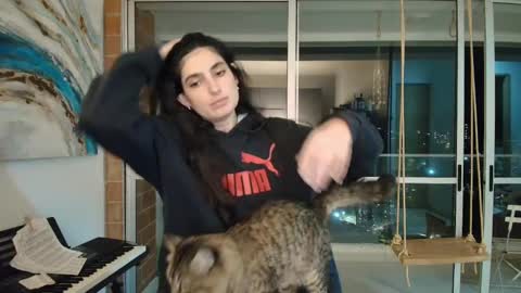 hollyshit_ online show from 11/04/25, 12:43