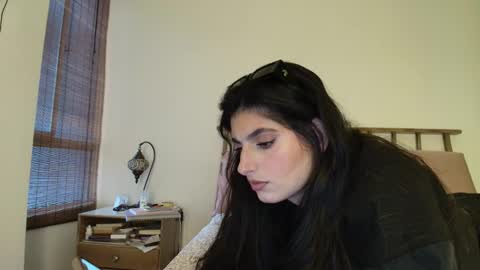 hollyshit_ online show from 03/25/26, 10:27