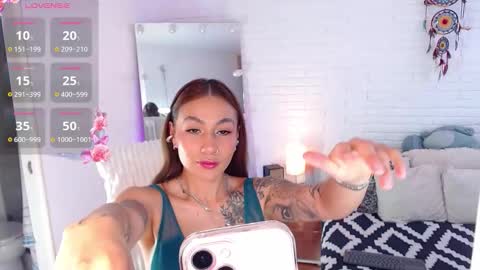 hollyt1 online show from 09/22/25, 06:43