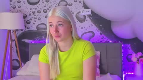 HollyTaillor online show from 12/02/25, 01:05