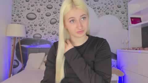 HollyTaillor online show from 03/28/26, 01:43