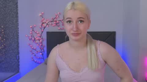 HollyTaillor online show from 04/14/26, 12:11