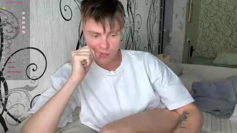 Snapshot of holy_eggs_00 chatting on 06/24/26, 04:17 holy_eggs_00 online show from 06/24/26, 04:17