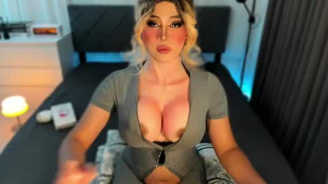 Snapshot of holy_grantqueenx chatting on 07/02/26, 01:27 Miss Gia online show from 07/02/26, 01:27