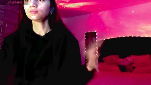 Juli online show from 11/17/25, 04:18