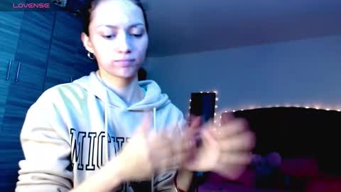 Juli online show from 12/16/25, 04:06