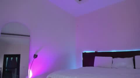 Snapshot of holy_khloe chatting on 02/14/25, 06:56 Kira Purrr online show from 02/14/25, 06:56