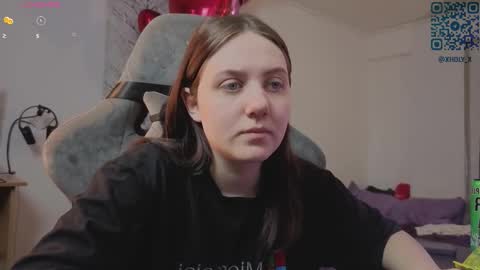 Snapshot of holy_kveta chatting on 02/17/26, 03:25 Kviki online show from 02/17/26, 03:25