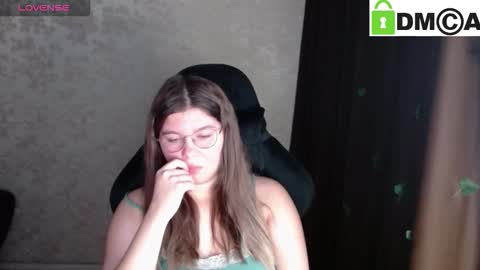 Welcome guys  Pleasure to see you all here  My name is MichaelaTip menu is active Private is open  online show from 09/26/25, 05:44