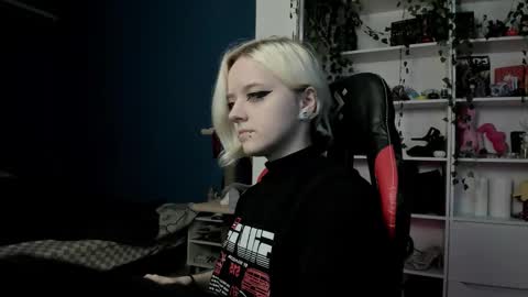 holy_mistresss online show from 11/05/25, 09:42