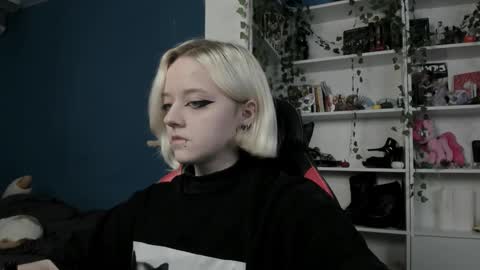 holy_mistresss online show from 11/15/25, 09:17