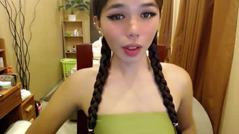 Snapshot of holy_molly1 chatting on 05/22/26, 03:46 holy_molly1 online show from 05/22/26, 03:46