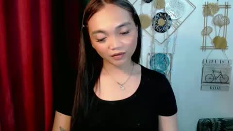 Snapshot of holy_shine chatting on 12/18/25, 12:38 Bella online show from 12/18/25, 12:38