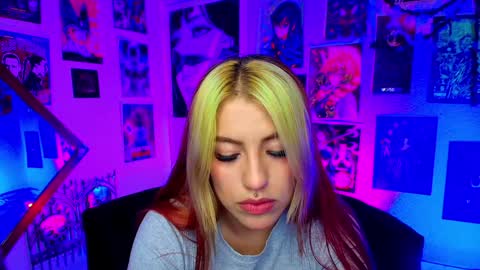 Snapshot of holyeva chatting on 12/18/24, 12:10   online show from 12/18/24, 12:10