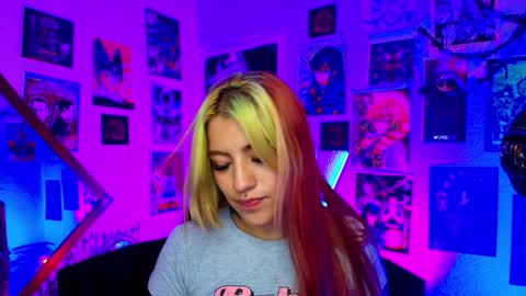 Snapshot of holyeva chatting on 12/18/24, 03:15   online show from 12/18/24, 03:15