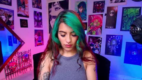 Snapshot of holyeva chatting on 01/28/25, 05:24   online show from 01/28/25, 05:24