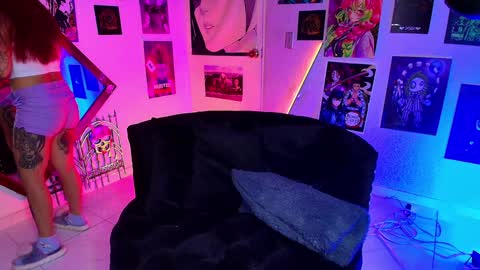 Snapshot of holyeva chatting on 02/01/25, 11:48   online show from 02/01/25, 11:48