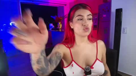 Snapshot of holyeva chatting on 10/24/25, 12:30   online show from 10/24/25, 12:30