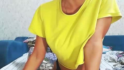 Snapshot of holyjulie chatting on 11/25/25, 06:52 HolyJulie online show from 11/25/25, 06:52