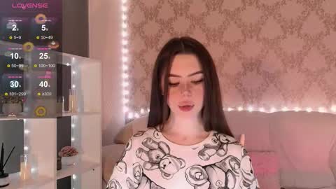 Mia online show from 11/29/25, 03:31