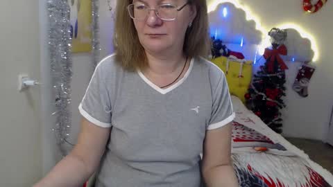 Snapshot of holymilfa chatting on 12/08/24, 07:15 holymilfa online show from 12/08/24, 07:15