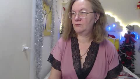 Snapshot of holymilfa chatting on 12/13/24, 07:25 holymilfa online show from 12/13/24, 07:25